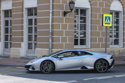 Минпромторг расширил список автомобилей с&nbsp;налогом на&nbsp;роскошь