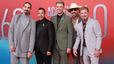 Казахстанцев призвали надеть белое на концерт Backstreet Boys