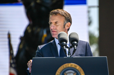 &laquo;&lrm;Слишком теплые объятия&raquo;: встреча Макрона и Мелони обернулась громким скандалом