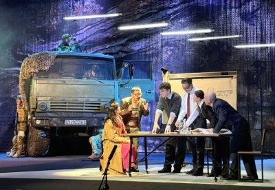 В Челнах представили спектакль о КАМАЗе с реальным грузовиком на сцене