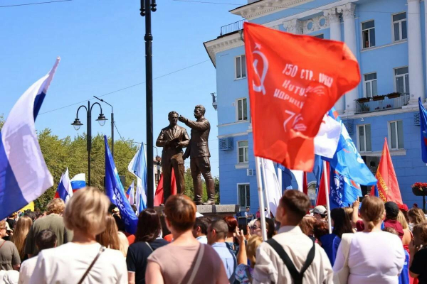 Памятник Сталину и Бардину торжественно открыли в Череповце