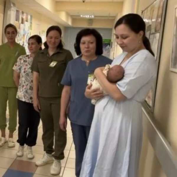 Врачи КДМЦ Челнов выходили новорожденную дочь семьи из Китая