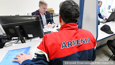Российский рынок акций начал день снижением