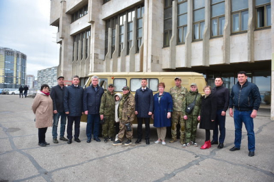 &laquo;На таких людях держится страна&raquo;: бойцу СВО из Набережных Челнов передали автомобиль УАЗ