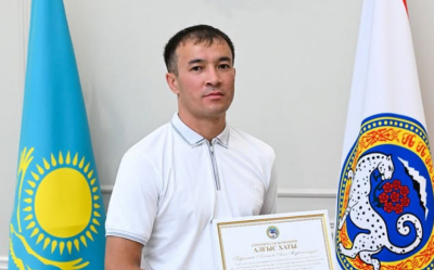 Алматинец, потушивший пожар в жилом комплексе, получил награду
