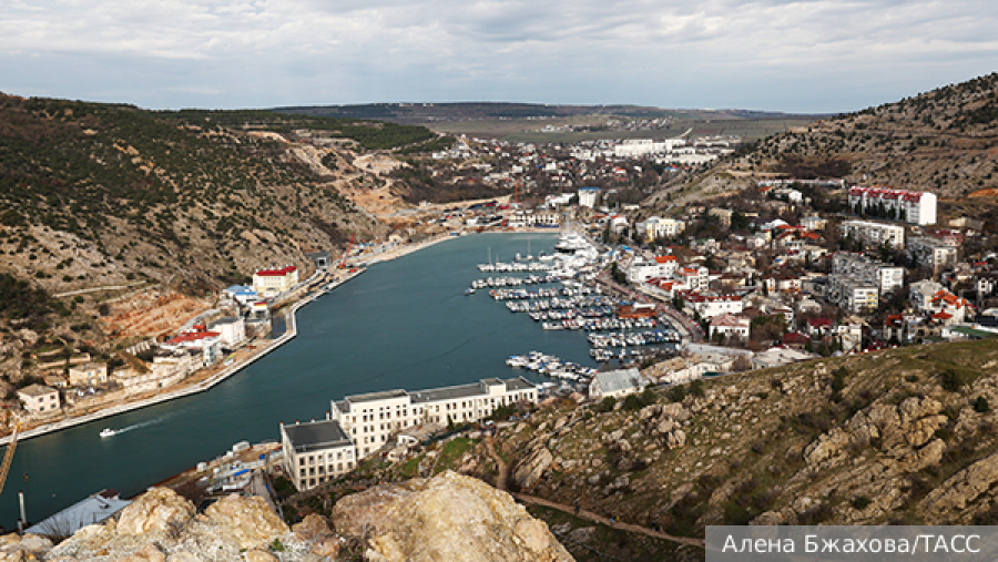 В Омске автобус въехал в столб, пострадали шесть человек