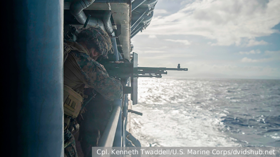 Бессент сообщил о начале восстановления движения в Ормузском проливе