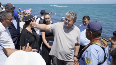 Заместитель премьер-министра поручил усилить санитарное оснащение пляжа на Алаколе