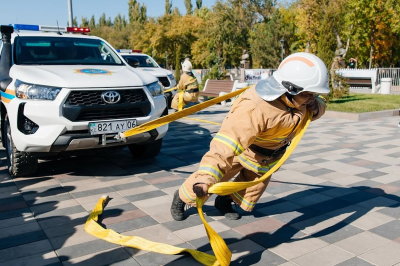 В Атырау прошли соревнования к 30-летию пожарной службы