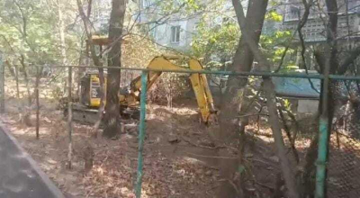 В акимате Алматы назвали благоустройством вызвавшие возмущение жителей работы в палисаднике многоэтажки  Эксклюзив КТ