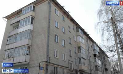 В Дербышках крыша дома протекает уже с середины февраля, квартиры заливает талая вода