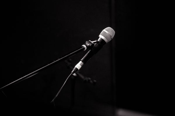 Гарик Оганисян заявил, что оставшиеся в России комики хорошо зарабатывают