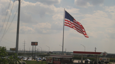 Посольство Азербайджана сообщило, что протестующие атаковали машину Алиева в США