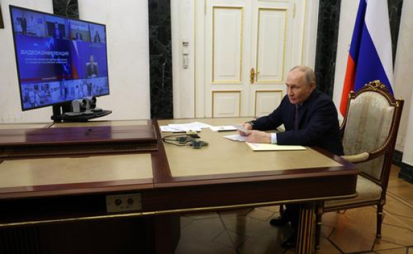 Путин собрал совещание по ситуации на мировом рынке нефти и газа