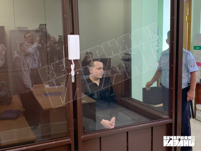 Таксиста, сбившего 11 людей на остановке в Казани, оставили под домашним арестом