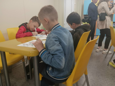 Тысячи юных екатеринбуржцев проводят каникулы с пользой: от лазертага до волонтерства