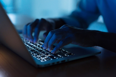 Сталкер из &laquo;Дайвинчика&raquo;: одноногий сумасшедший год отравляет жизнь девушке