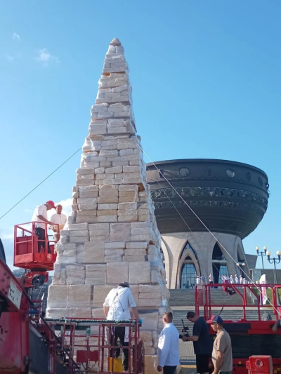 В столице Татарстана собрали 10-метровую башню из чак-чака