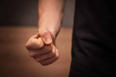 Лжеполицейские обещали задушить избитого в парке астанчанина